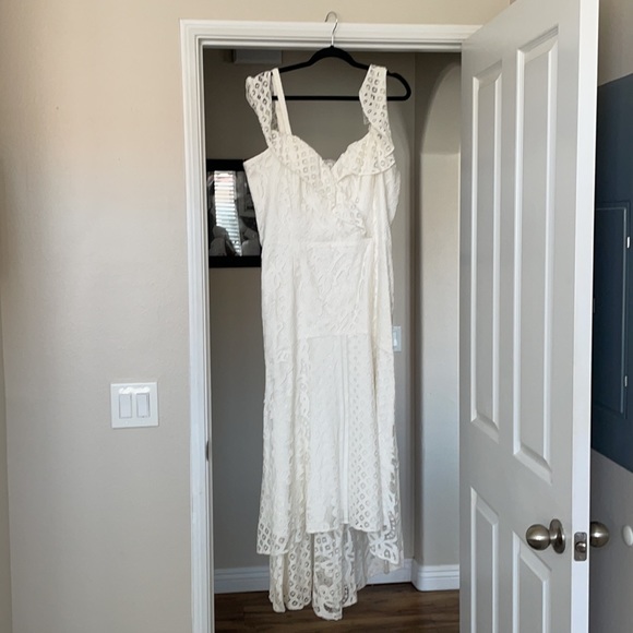 Beautiful White Lace Dress - Picture 5 of 5